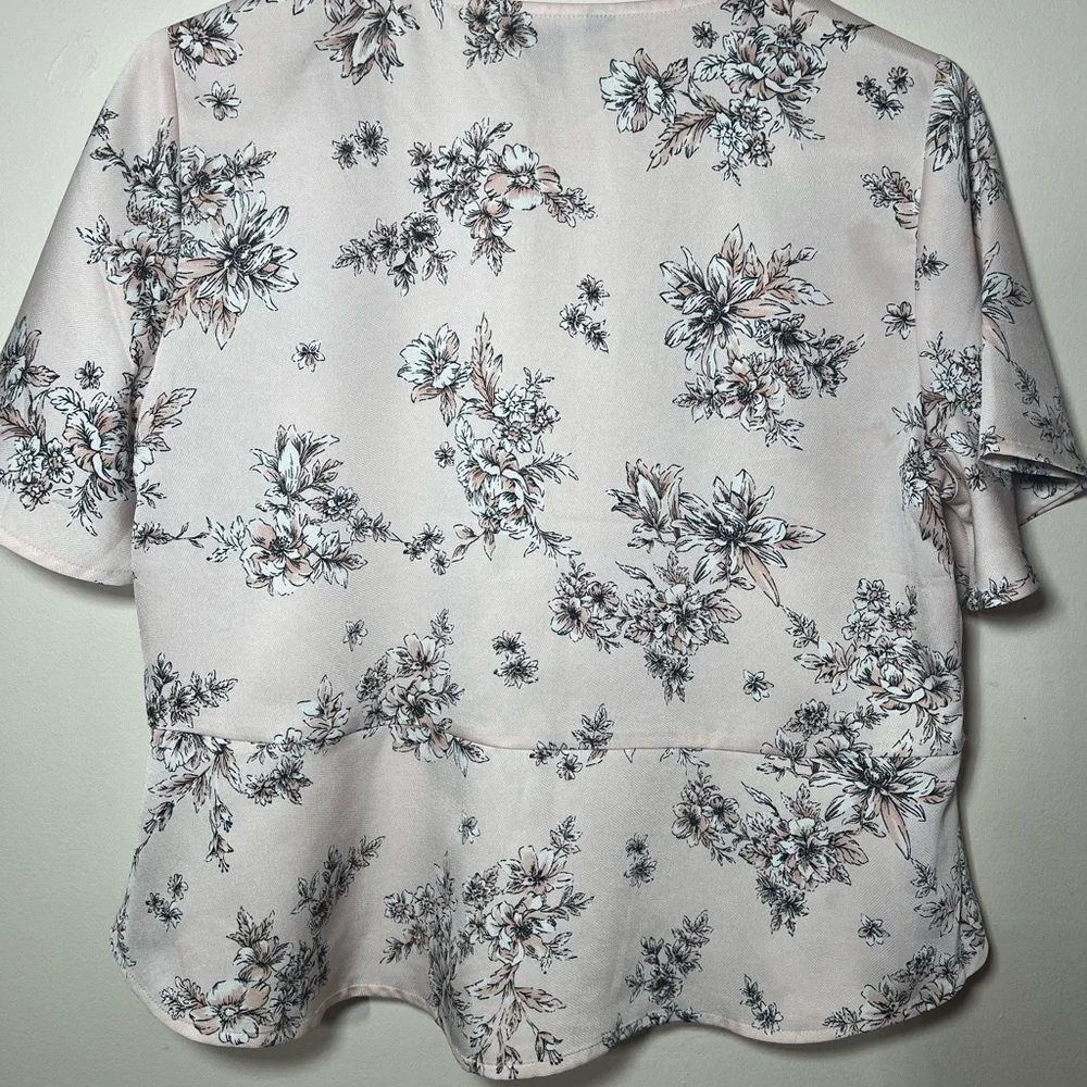 Express Floral Light Pink Button Up Top size Medium women’s - Picture 5 of 9
